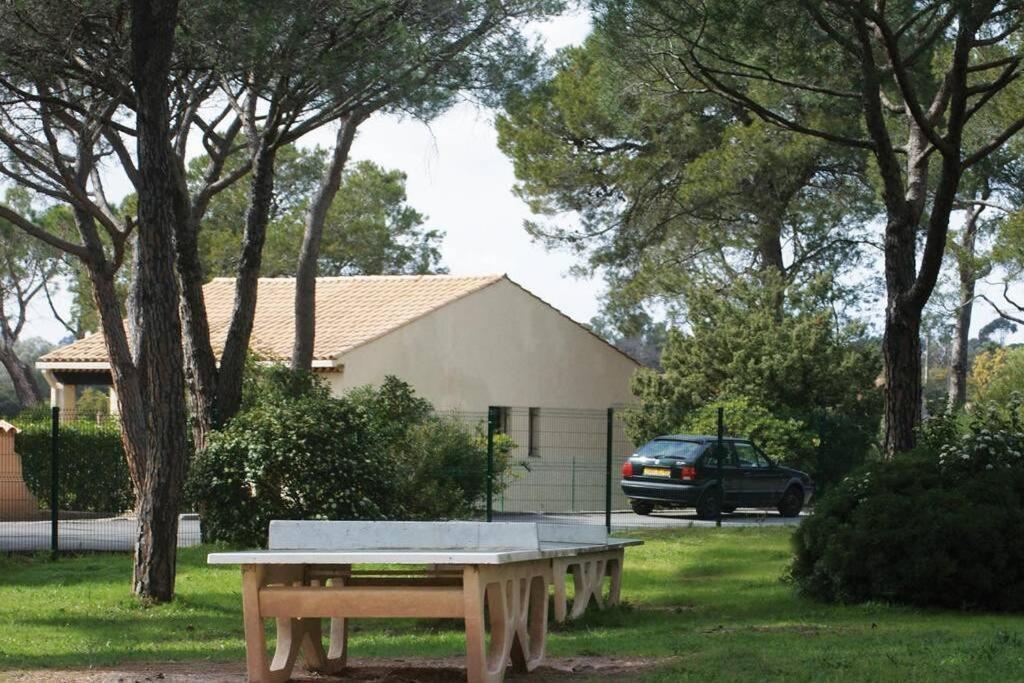 Appartement T2 Dans Residence Avec Piscine Et Tennis Saint-Raphaël Exterior foto